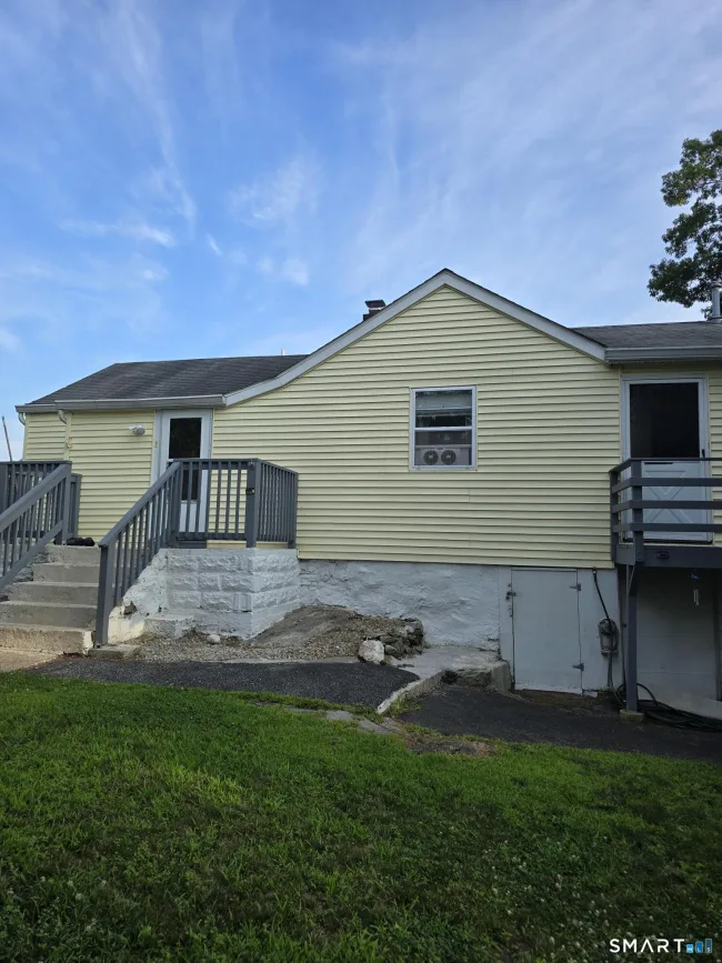 68 Oronoque Trail, Shelton, CT