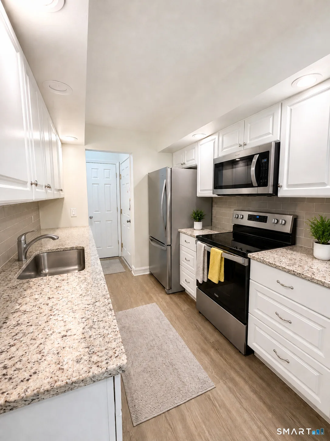 11 Chatham Court, Brookfield, CT