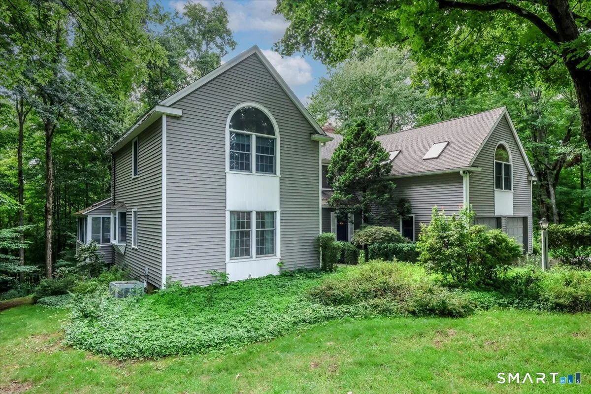 21 Farm Road, Sherman, CT