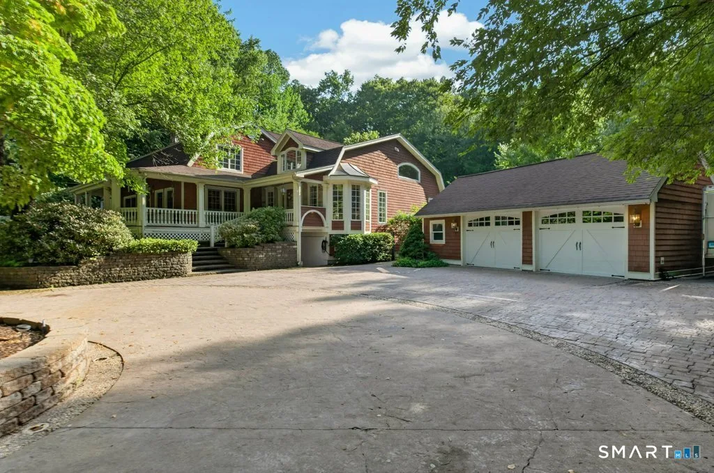 390 Three Mile Road, Glastonbury, CT