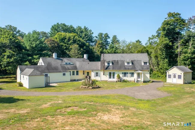 1530 Hartford Pike