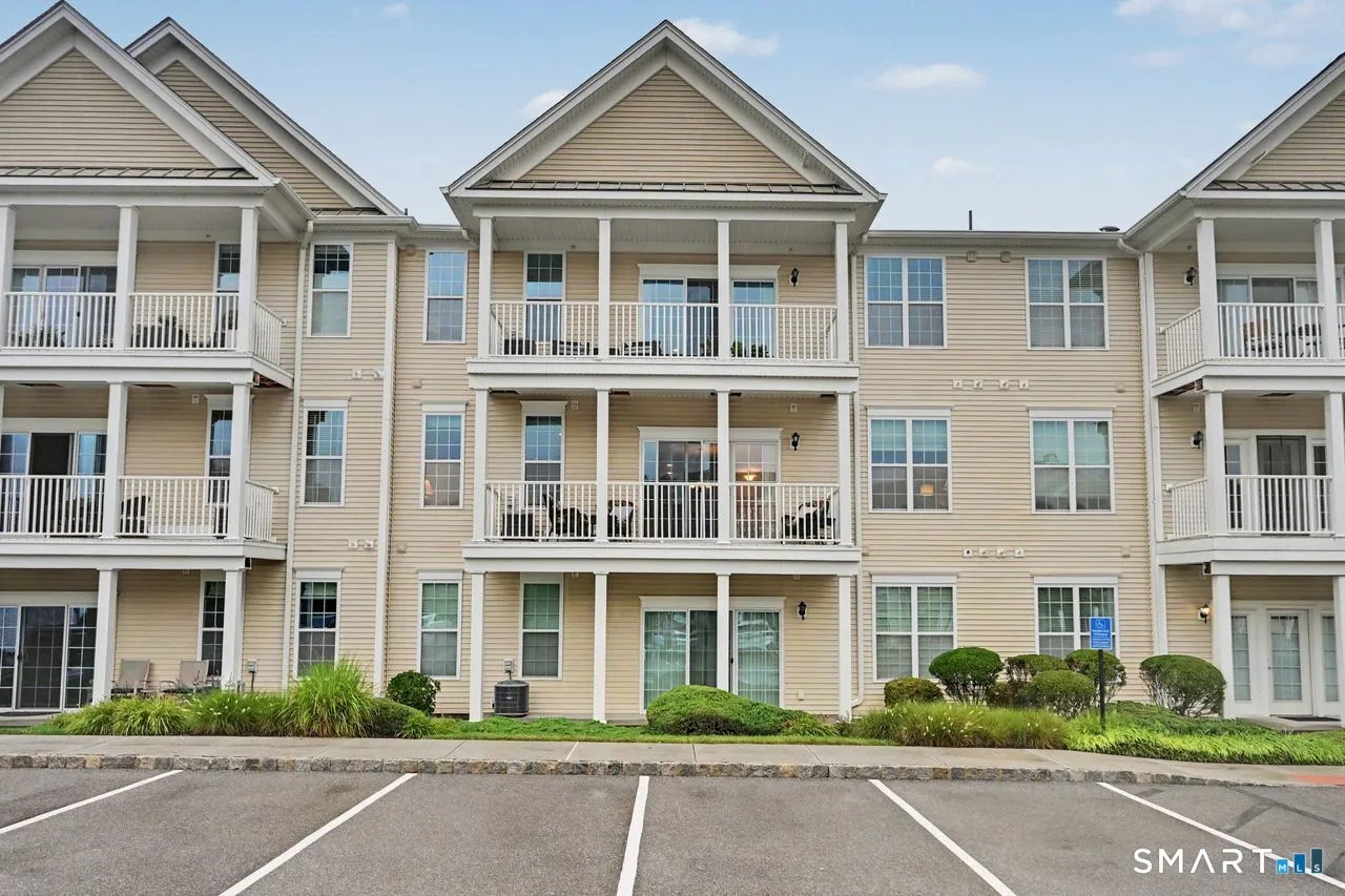 215 Center Meadow Lane #215, Danbury, CT
