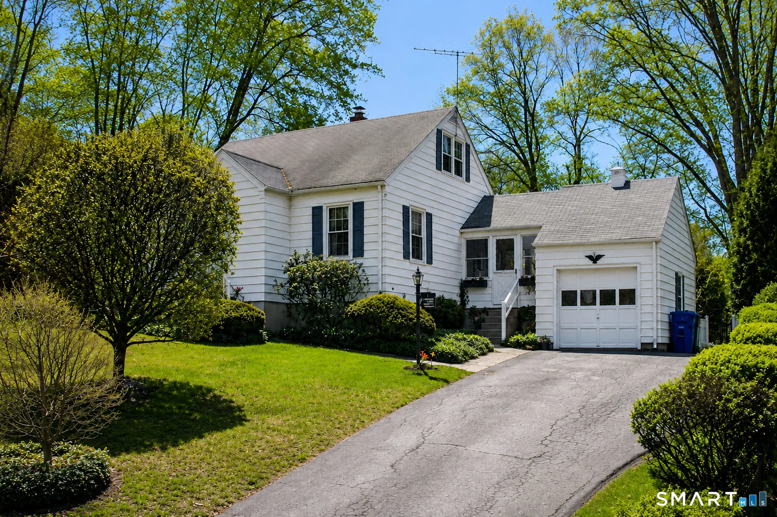 95 Lake Avenue, Trumbull, CT
