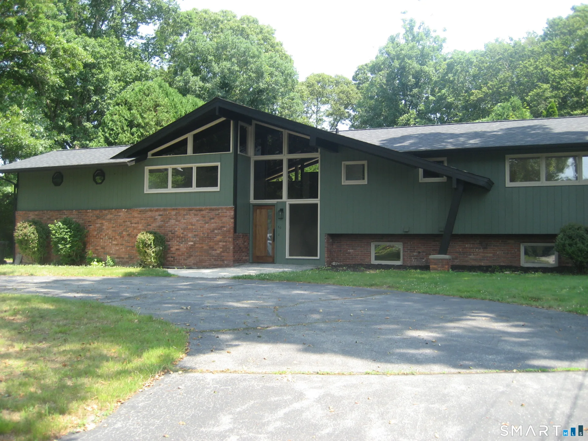 10 Royal Oaks Drive, Norwich, CT