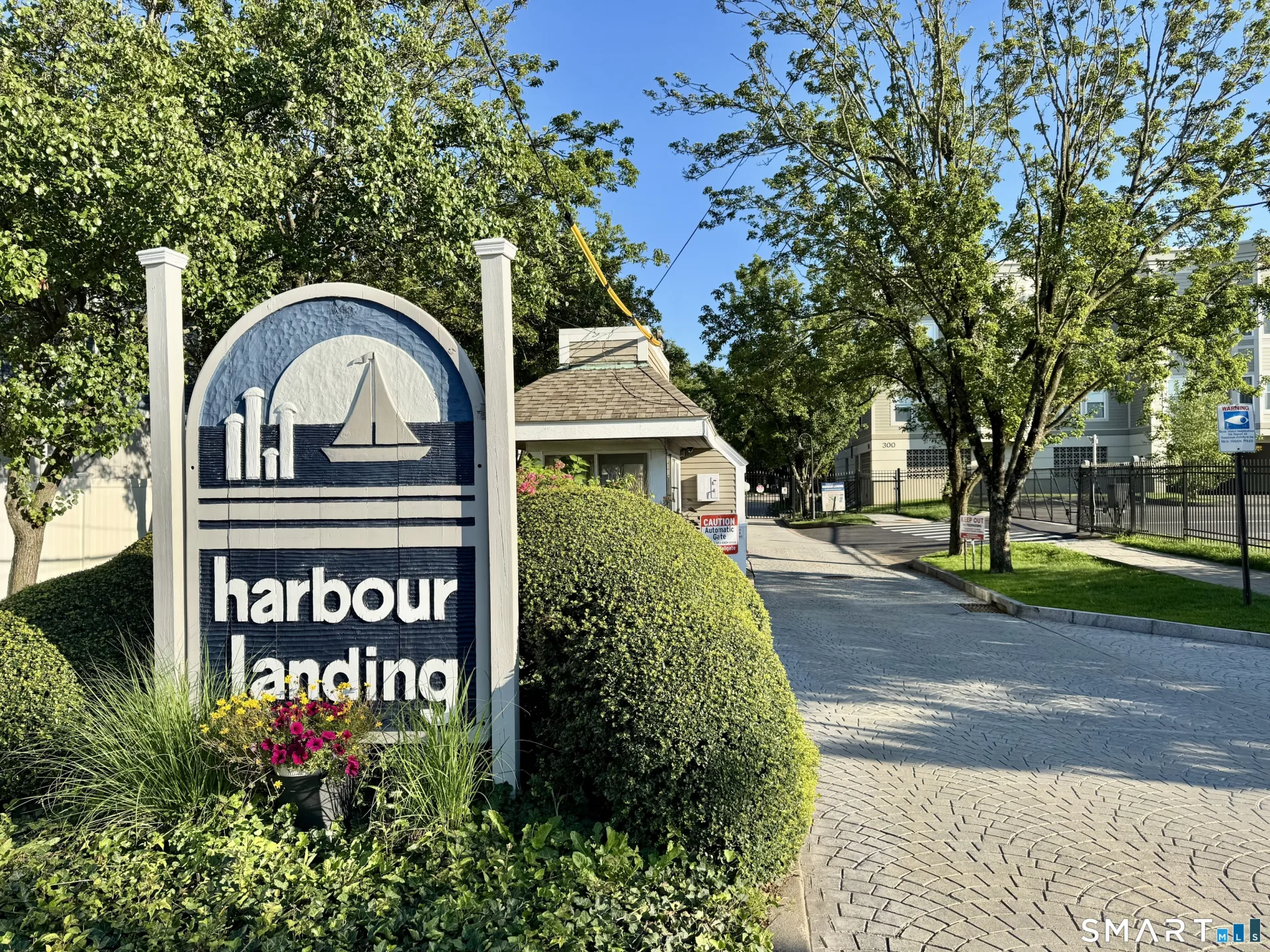 18 Harbour Close, New Haven, CT