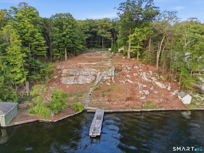 414 East Wakefield Boulevard, Winchester, CT