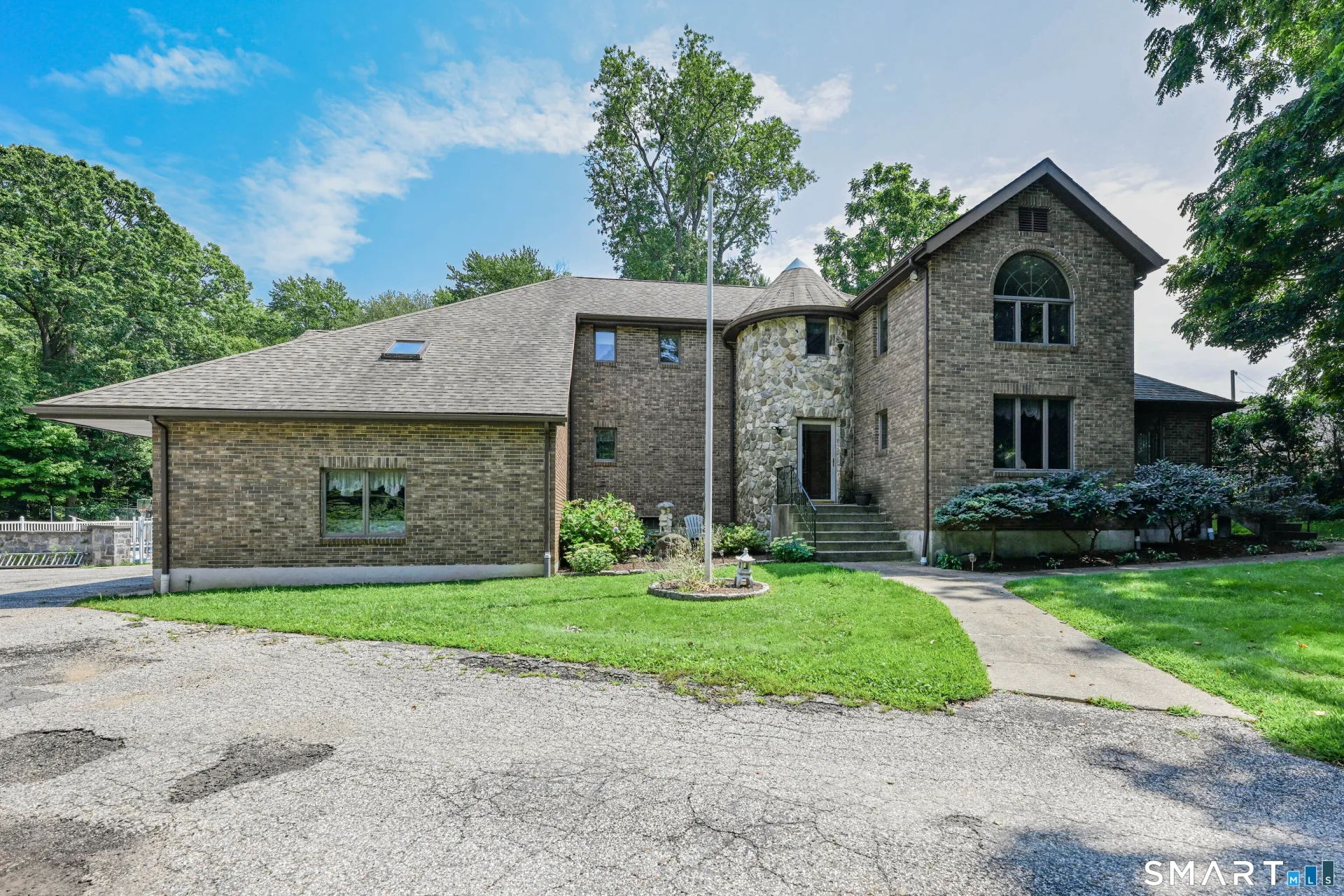 555 Davis Street, Watertown, CT