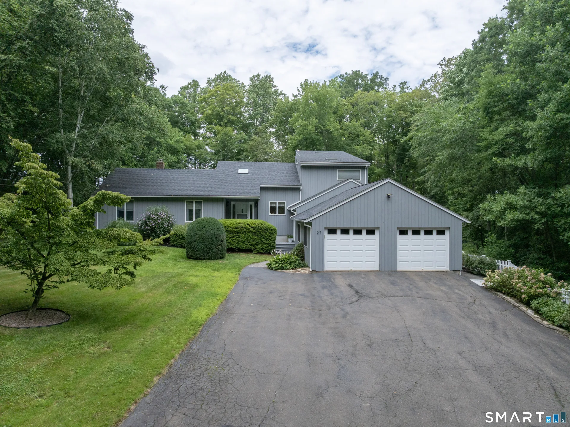 27 Wildwood Road, North Branford, CT