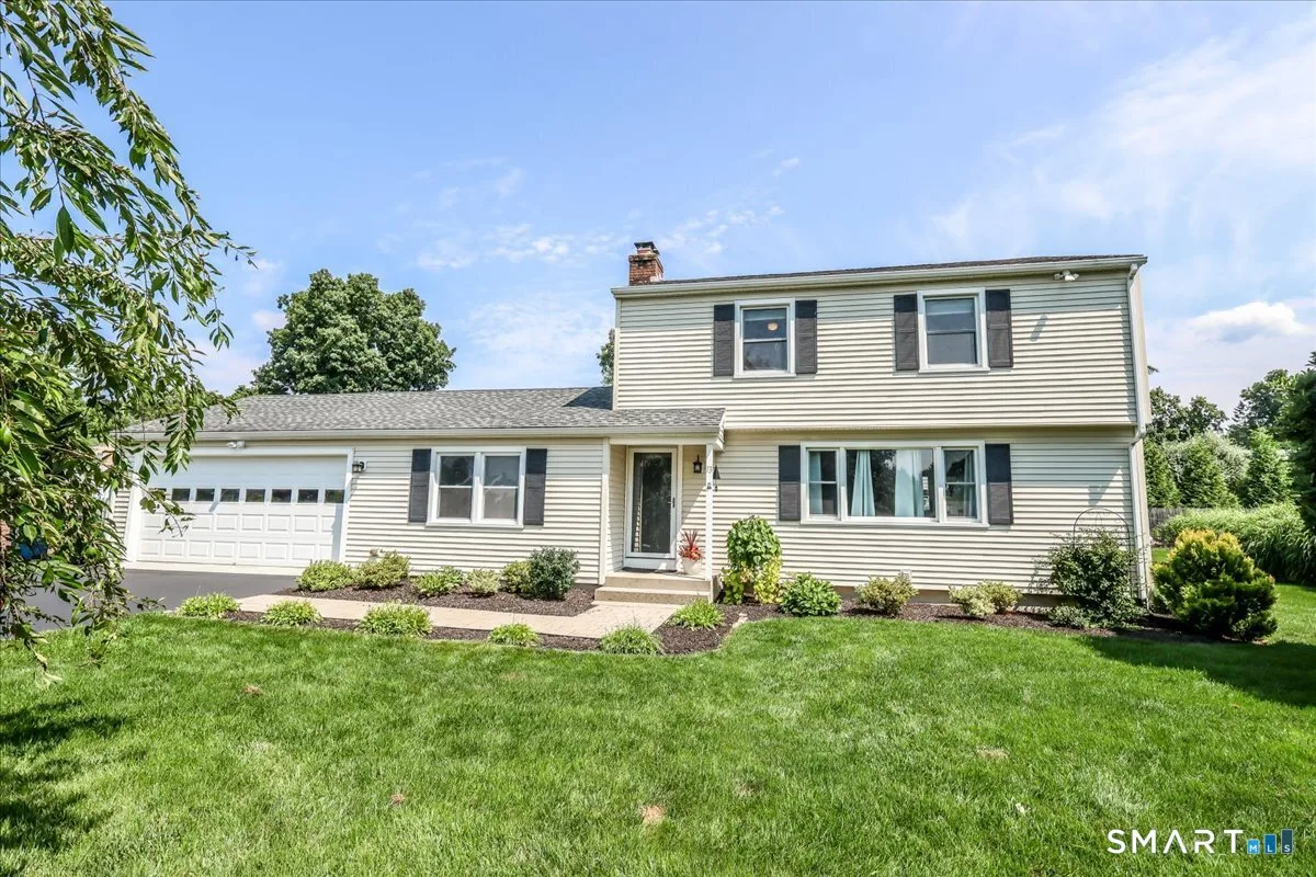 13 Far Horizons Drive, Bethel, CT