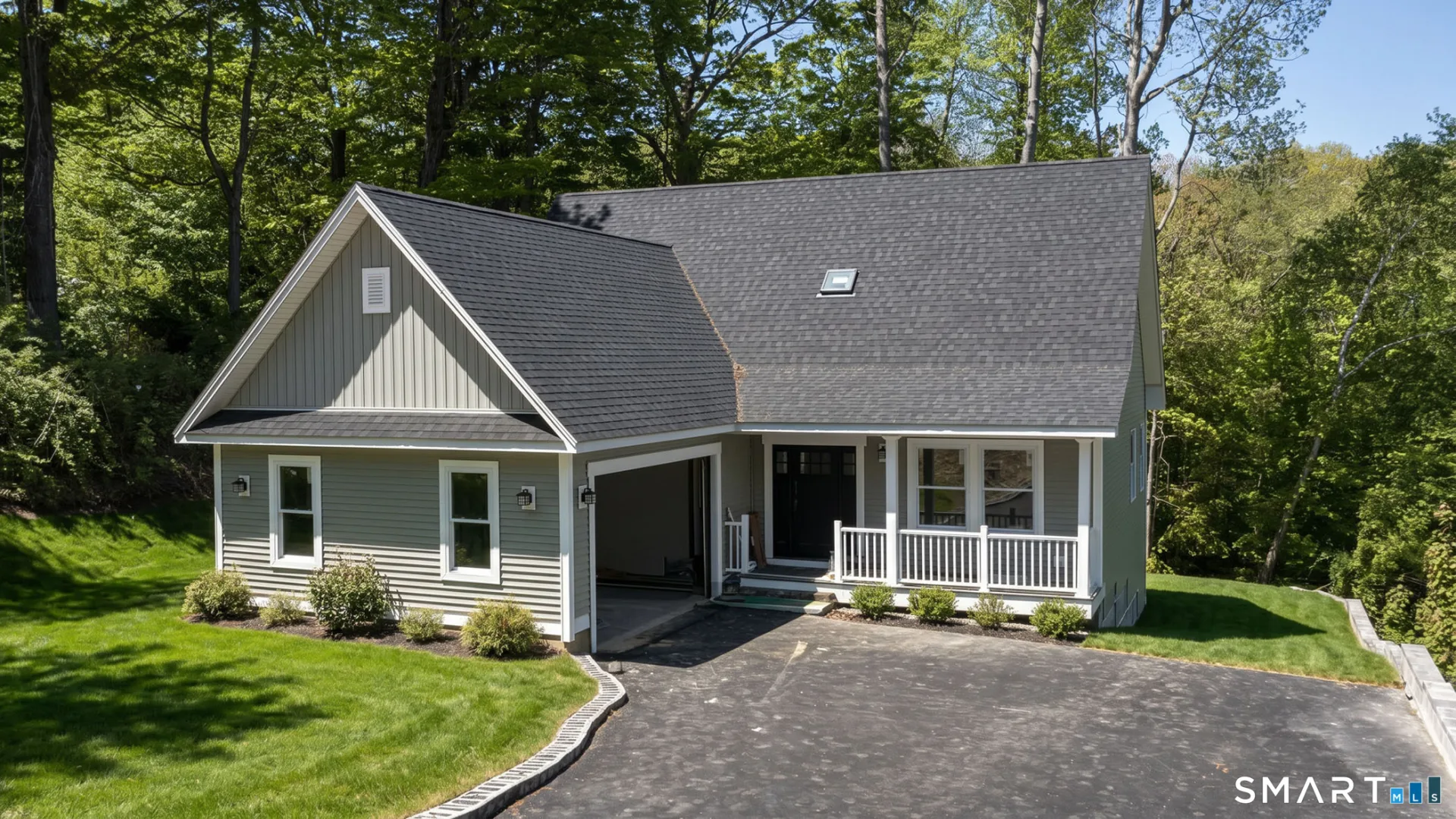 24 West Lakeview Road, Plymouth, CT