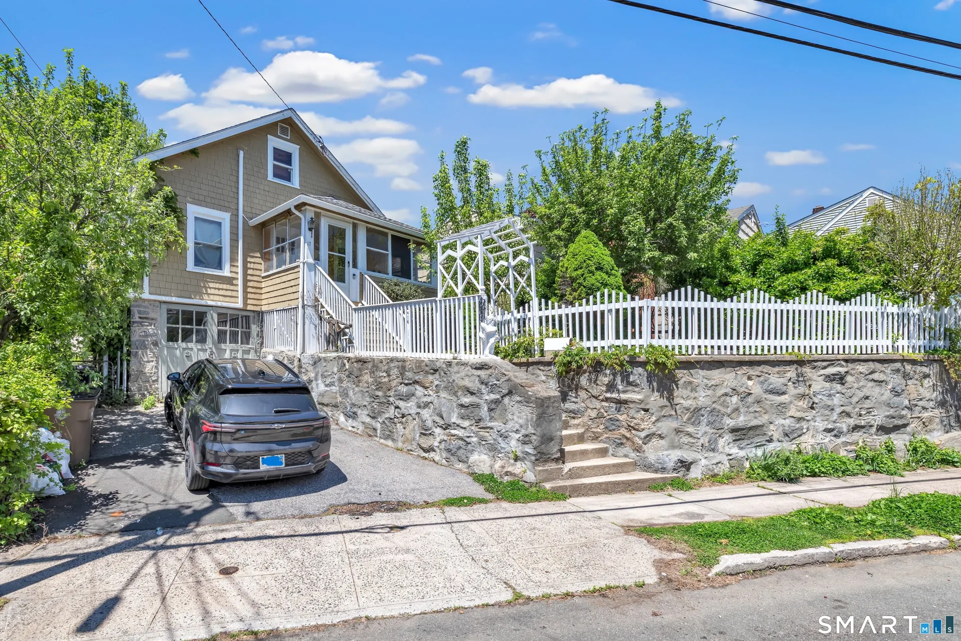 17 Reynolds Avenue, Stamford, CT