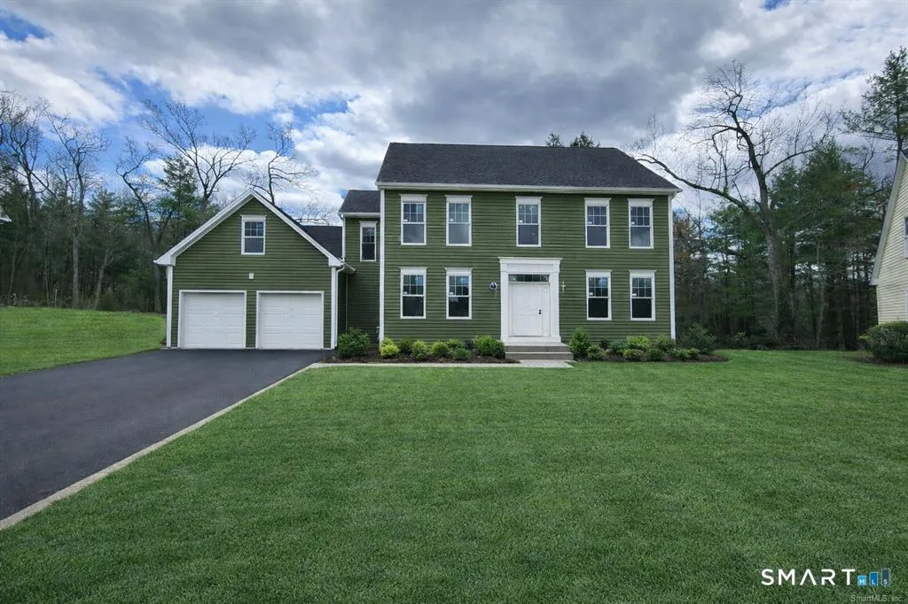 100 Cambridge Court, Simsbury, CT