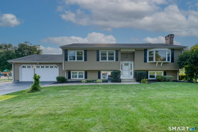 16 Brockett Farm Road