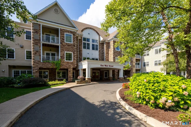 1 West Street #215, Simsbury, CT