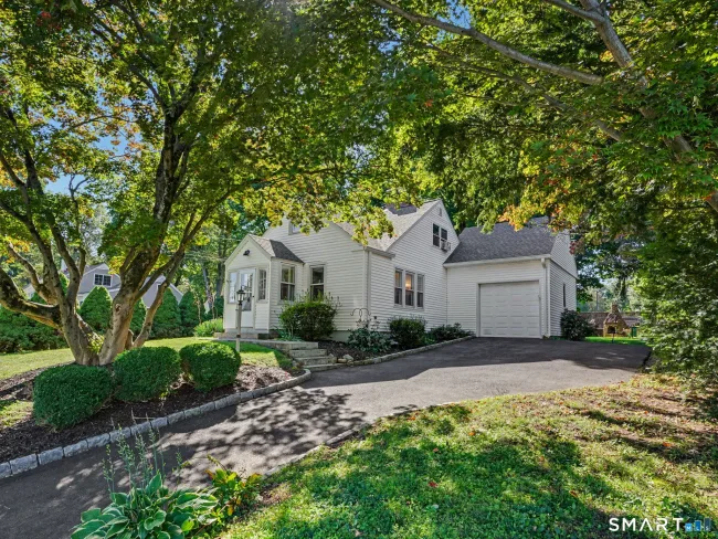 14 Koger Road, Trumbull, CT