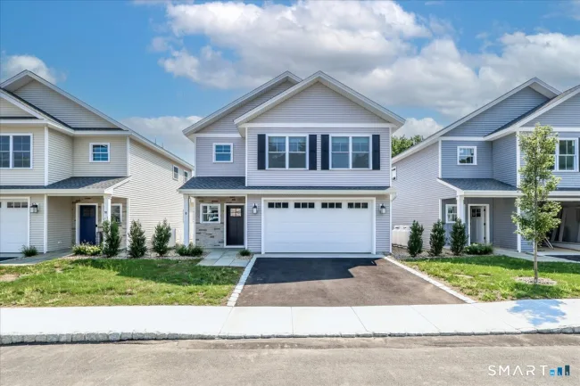8 Fieldstone Court #8