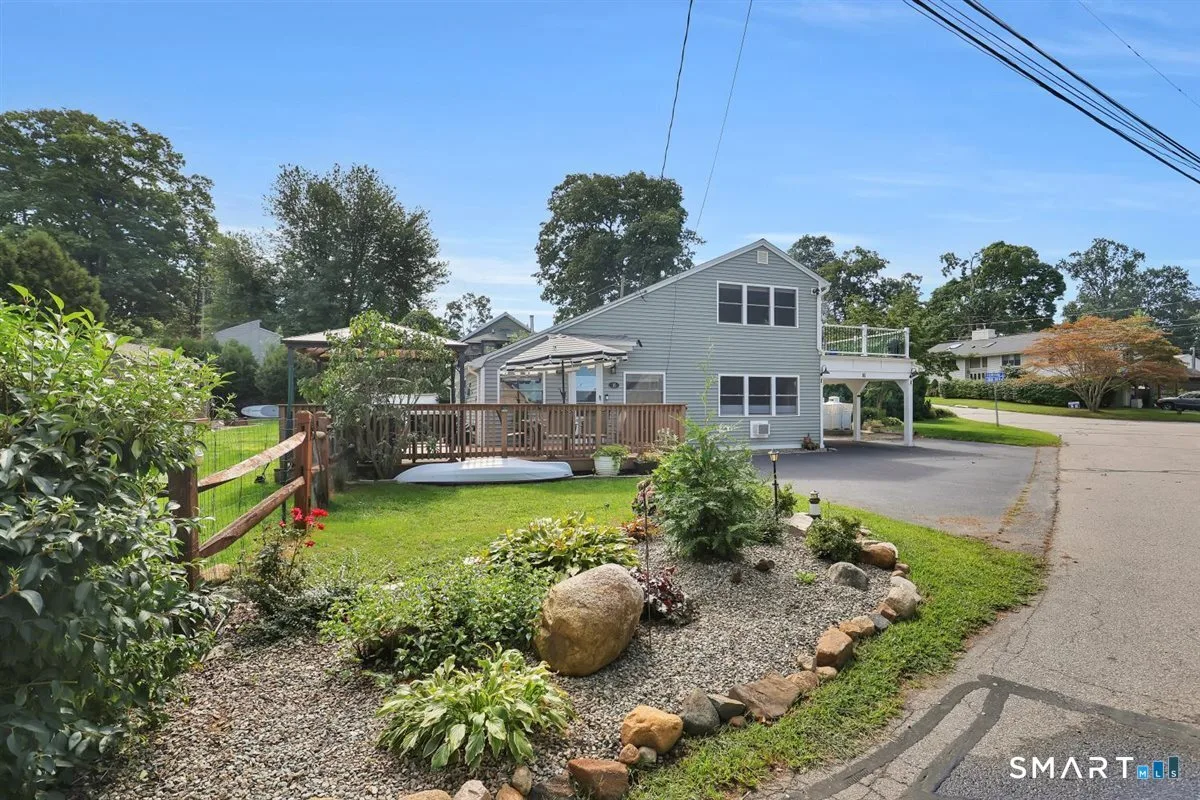 16 Hawthorne Road, East Hampton, CT