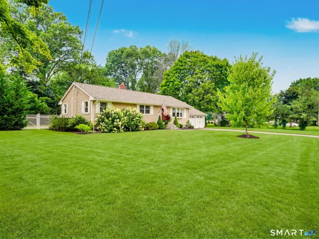 10 Macarthur Road, Trumbull, CT