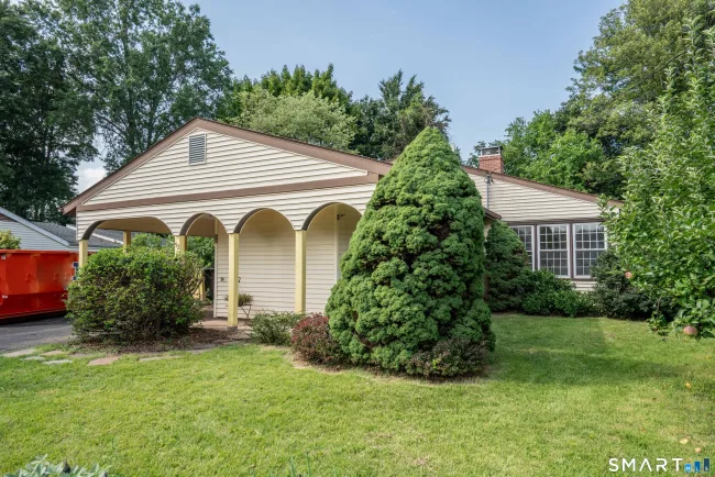 52 Greenhouse Boulevard
