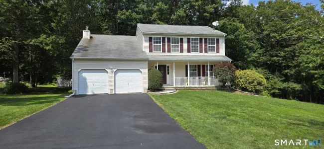 15 Sparrow Court, Montville, CT