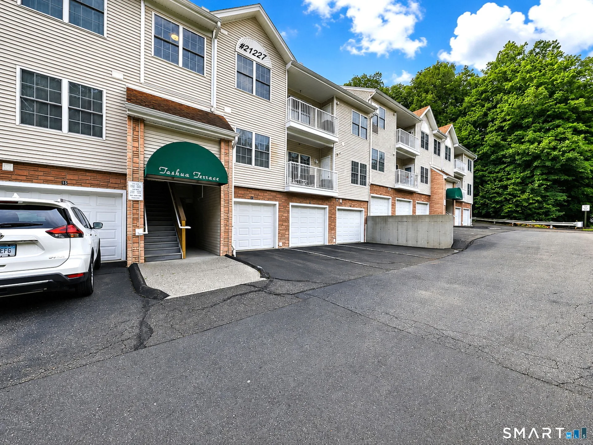 21227 Arganese Place #211, Trumbull, CT