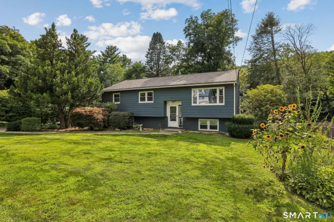 25 Woodbury Drive