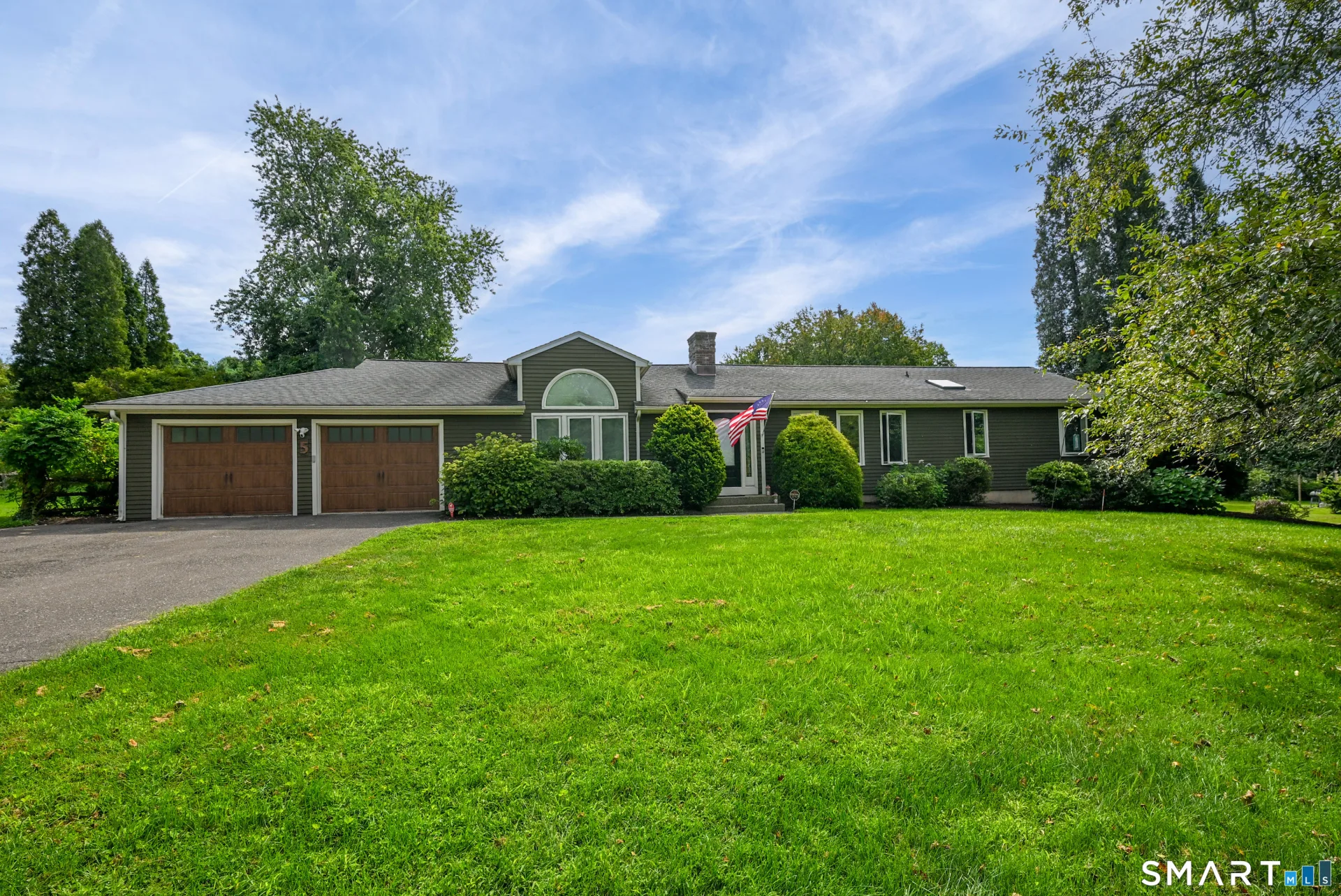 5 Taunton Lake Drive, Newtown, CT