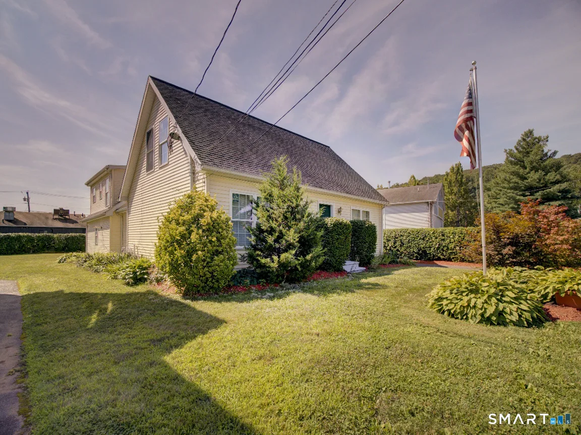 6 Mettler Street, Woodbridge, CT