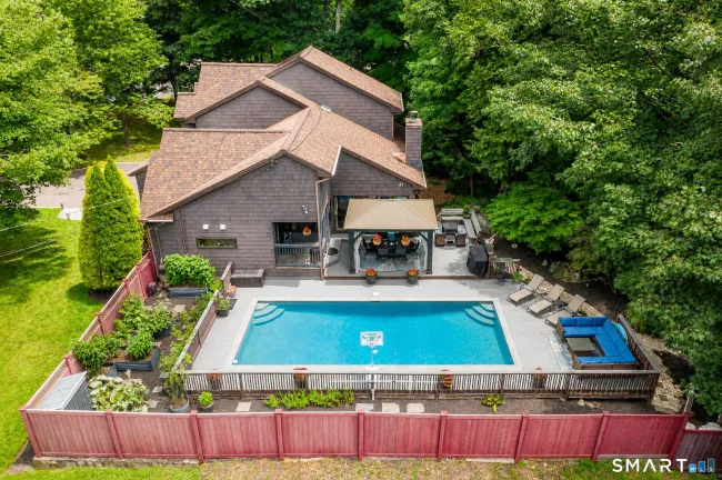 11 Coach Hill, Danbury, CT