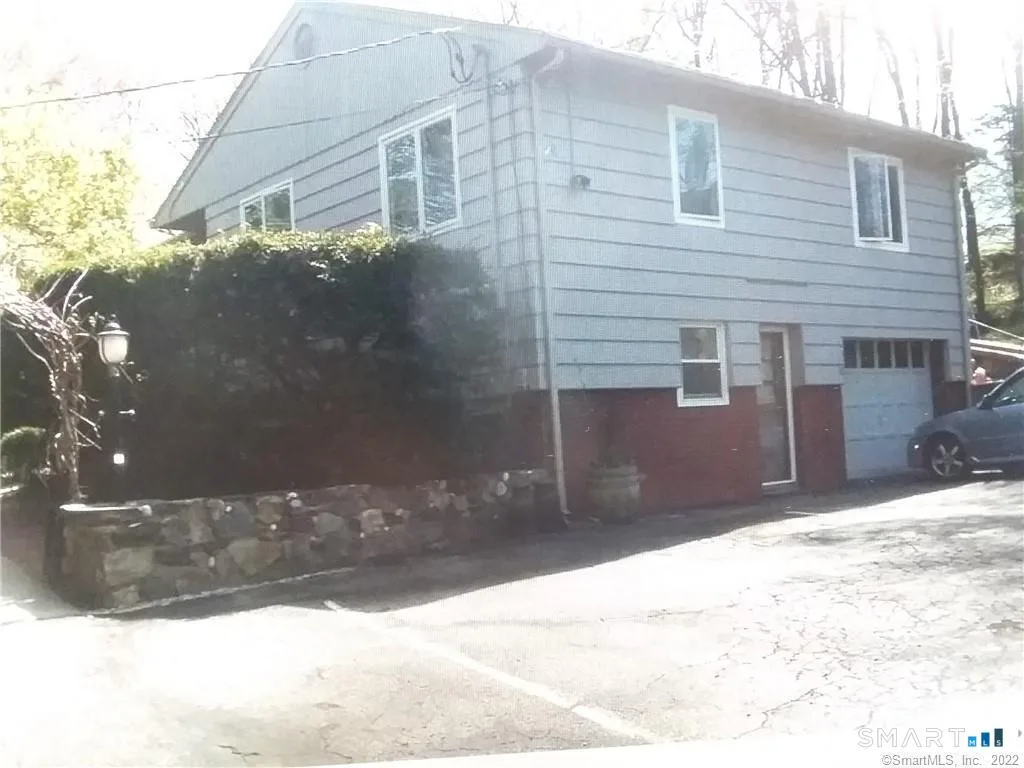 242 Grove Street, Shelton, CT