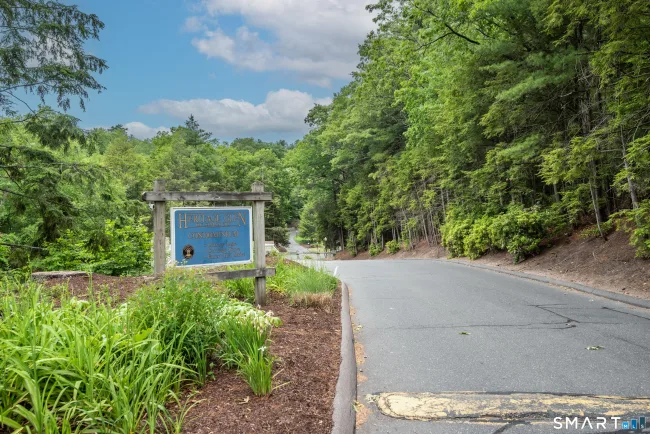 4 Carriage Drive #4