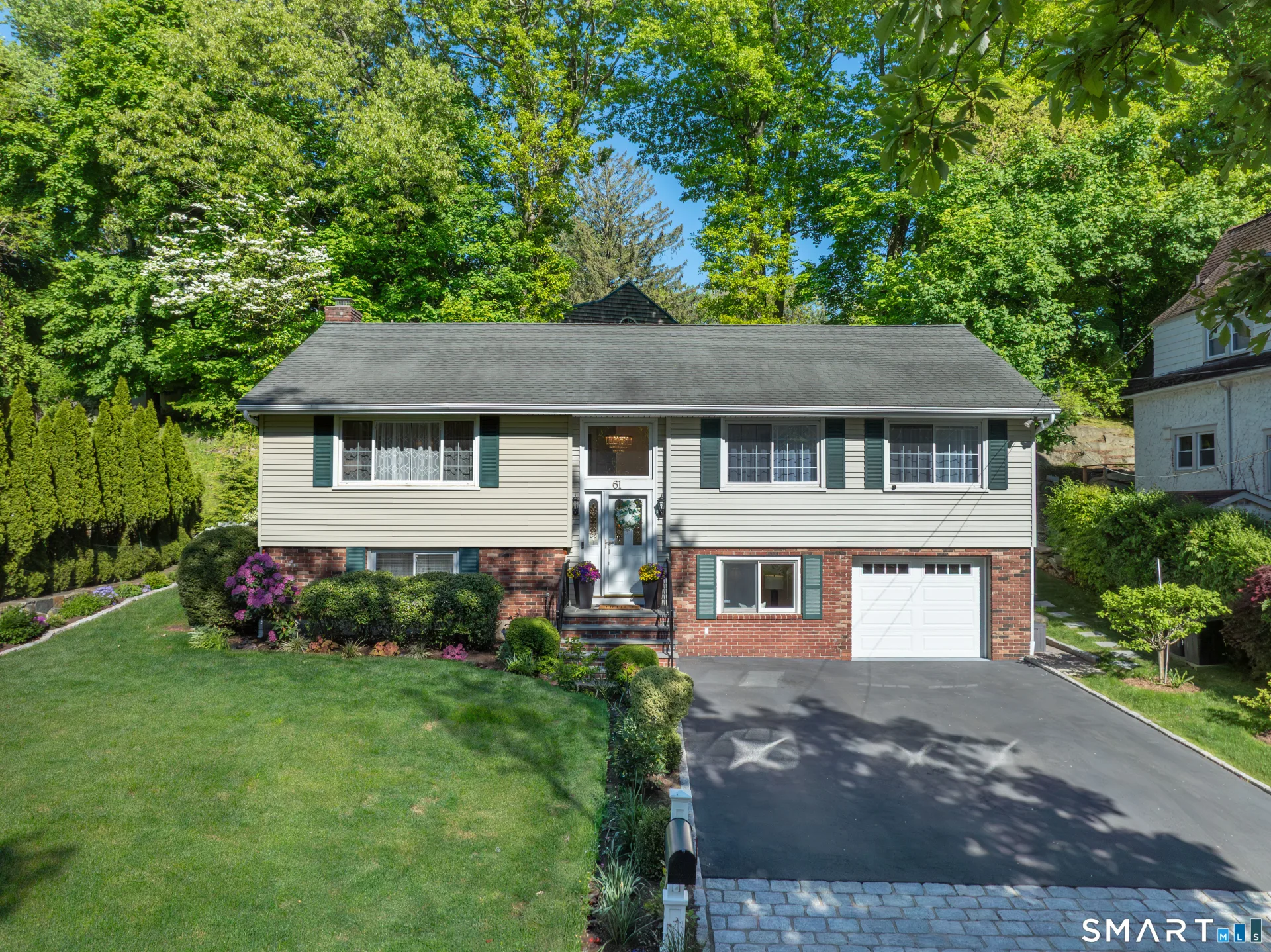 61 Center Drive, Greenwich, CT
