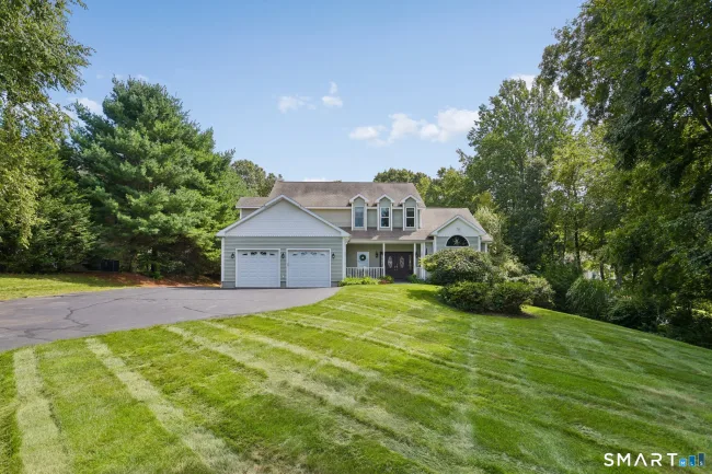 8 White Oak Lane, Waterford, CT