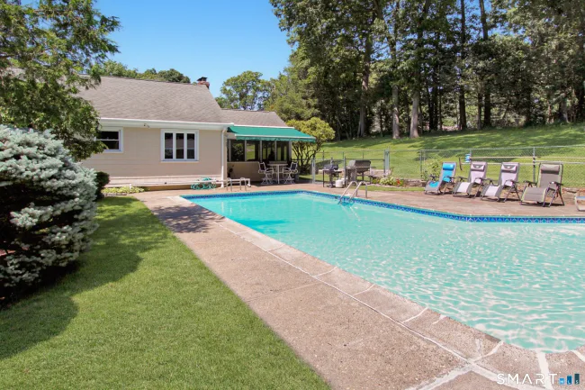 21 Twin Circle Drive