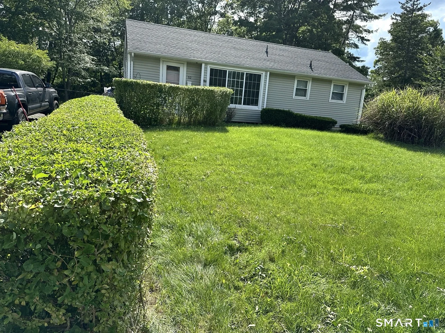 52 Ellsworth Drive, Bloomfield, CT
