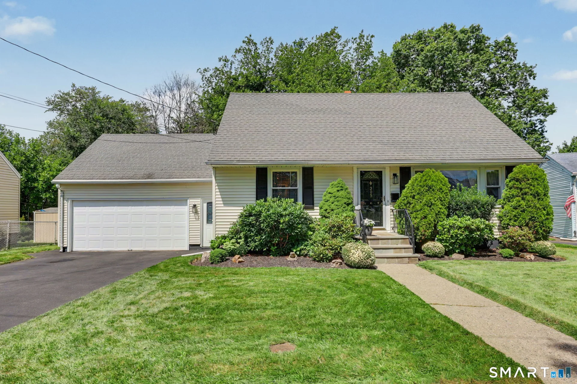 305 Meadowbrook Road, Stratford, CT
