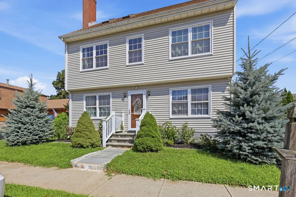 31 Center Avenue, East Haven, CT