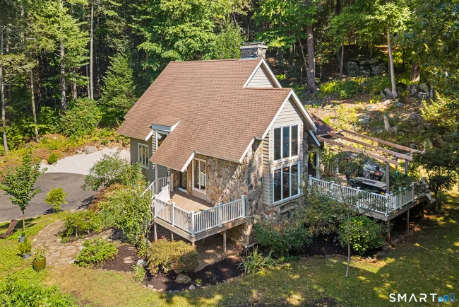 82 East River Road