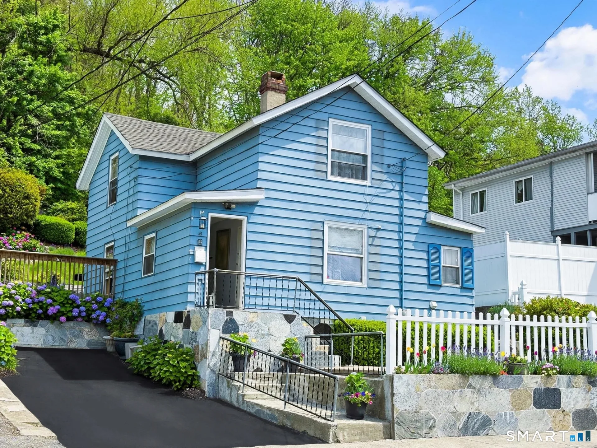 1109 East Main Street, Waterbury, CT