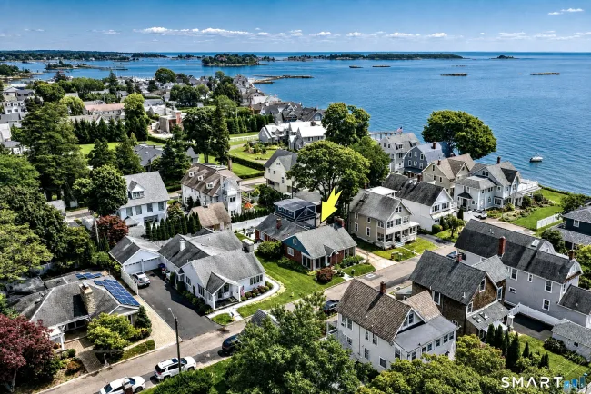 13 Crescent Bluff Avenue