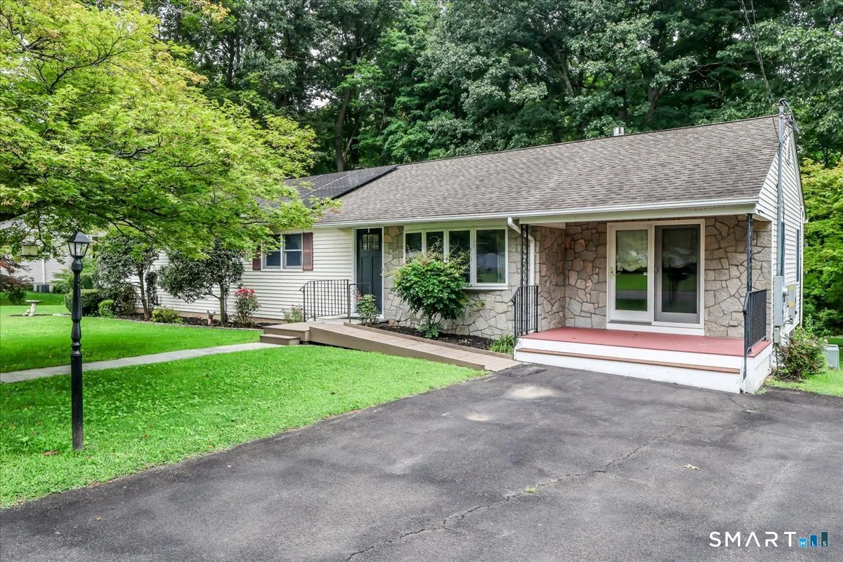 14 Ivy Lane, Danbury, CT