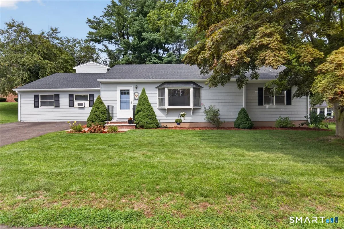 22 Robinwood Road, Hamden, CT