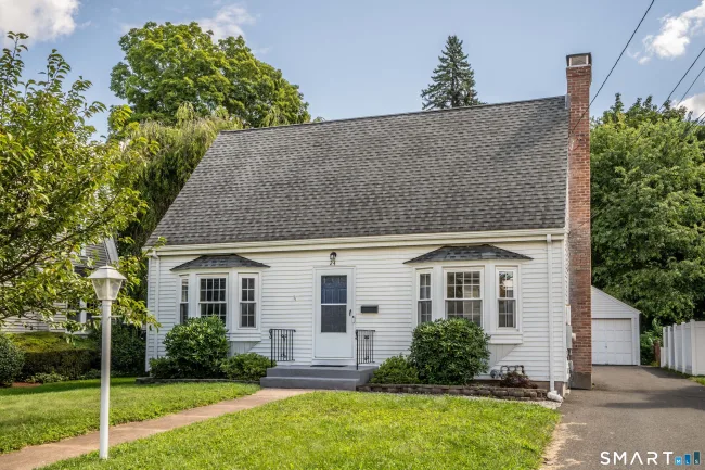 24 Colonial Street