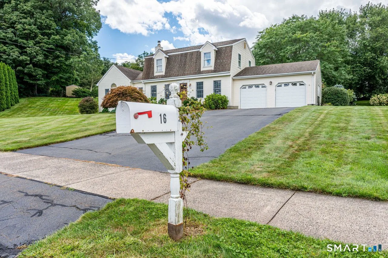 16 Sugar Hill Road, North Haven, CT