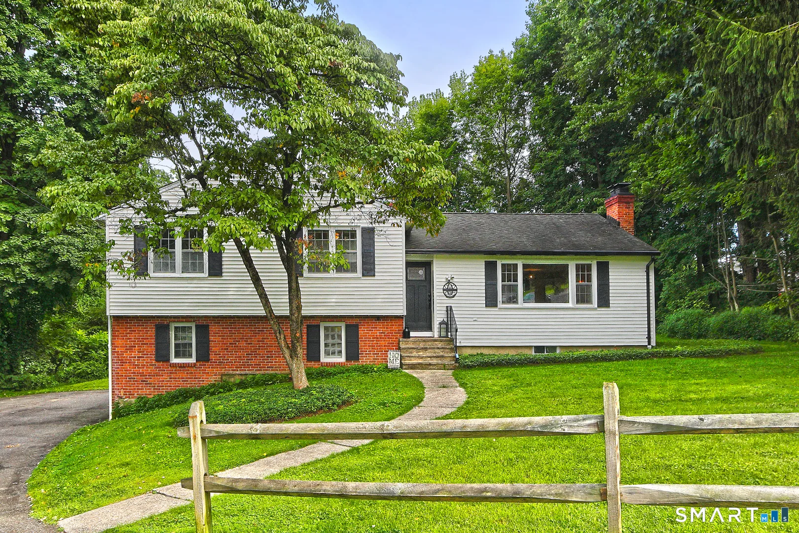 2 Chestnut Circle, Naugatuck, CT