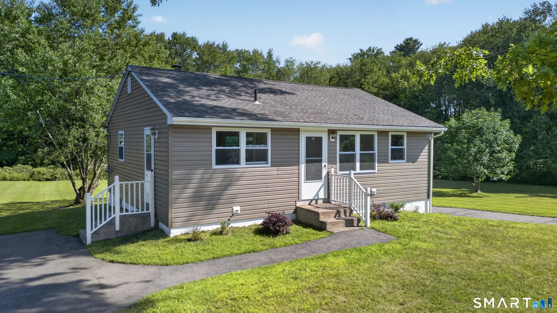 6 White Plains Road, Norwich, CT
