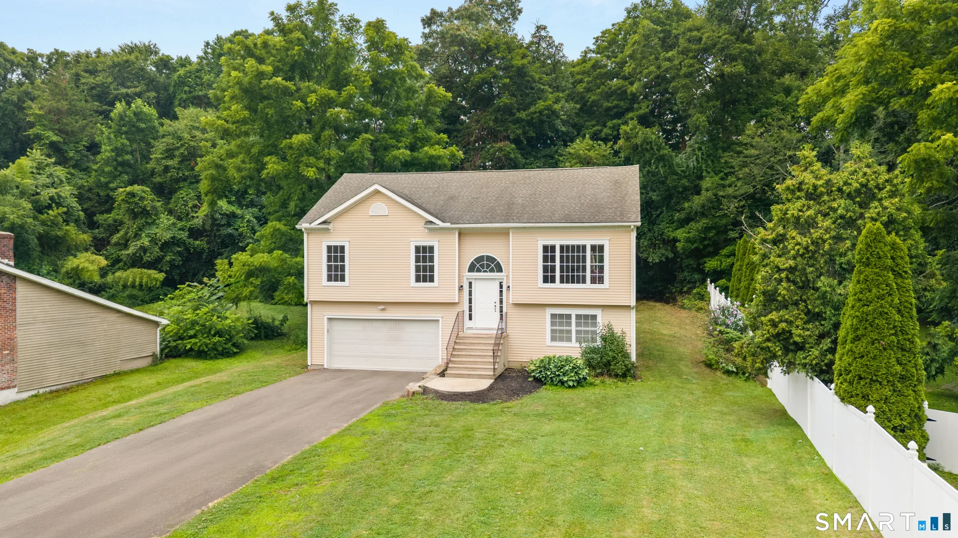 10 West Street, Woodbridge, CT