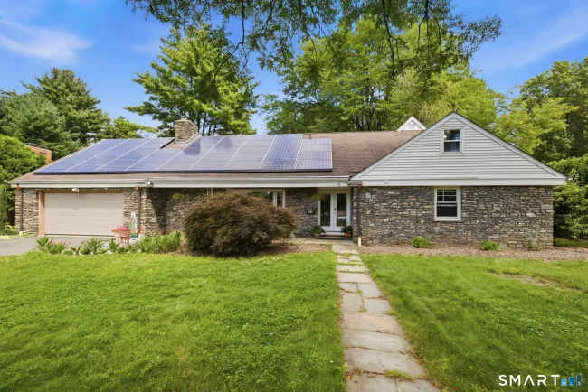 8 Fairwood Farms Drive