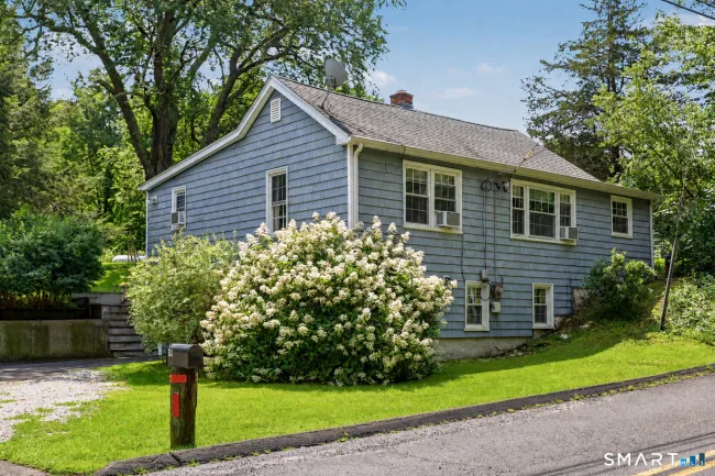 163 Huntingtown Road, Newtown, CT