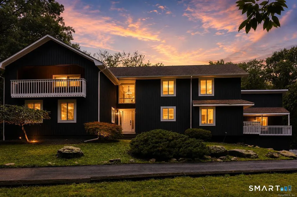 21 Deepwood Road, Weston, CT